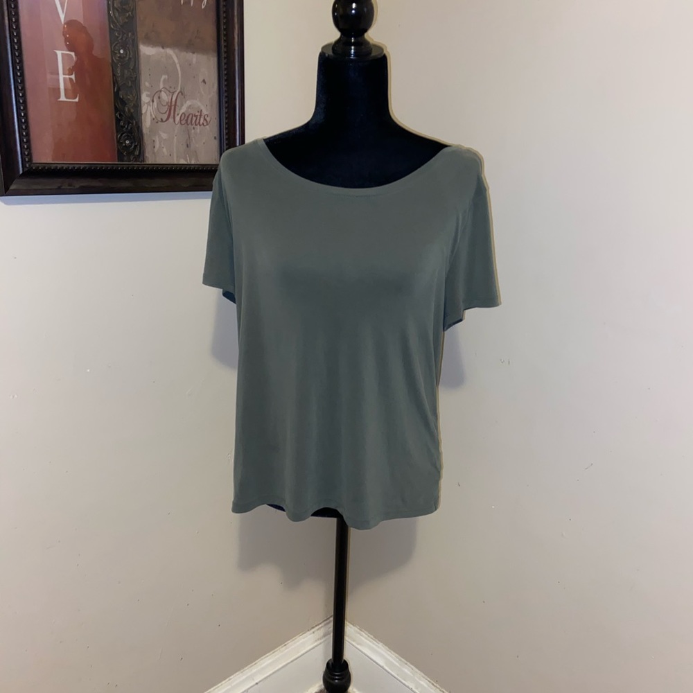 ✨ open back stretchy tee